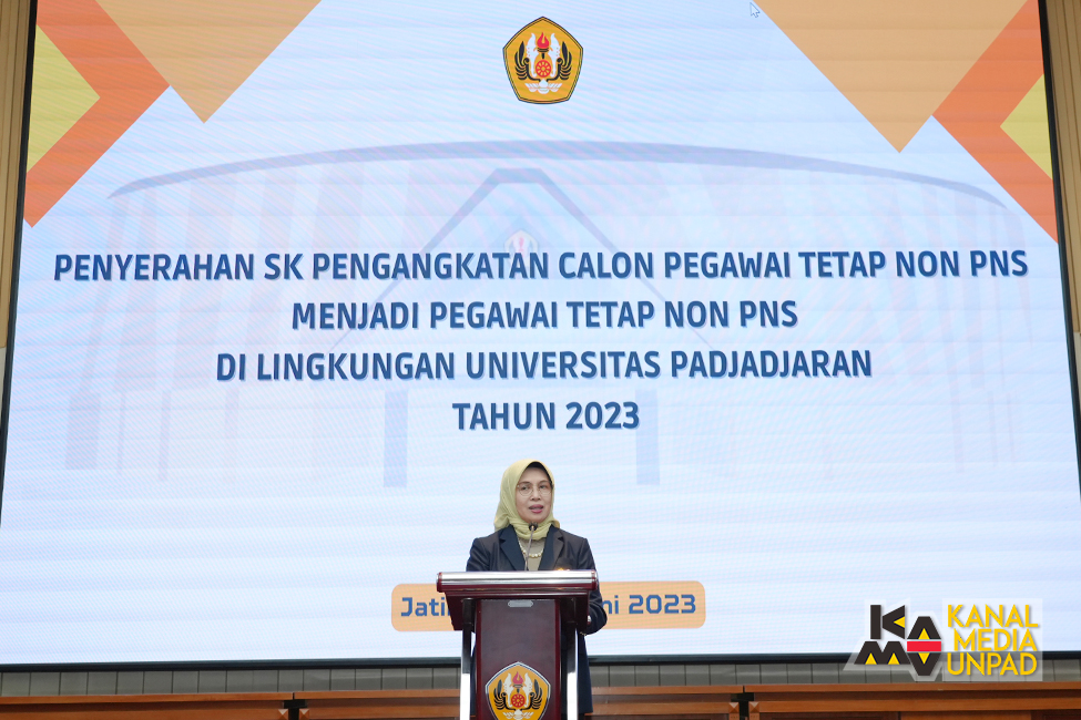 This image has an empty alt attribute; its file name is Penyerahan-SK-NonPNS-2.jpg